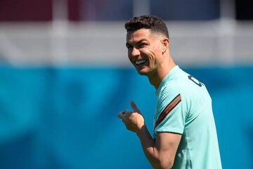 عکس| دختر مدیرعامل پرسپولیس یا خانم مترجم؛کدامیک با رونالدو عکس یادگاری گرفت؟