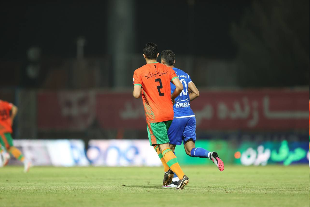 عکس| تغییر شماره یک بازیکن وسط بازی استقلال!