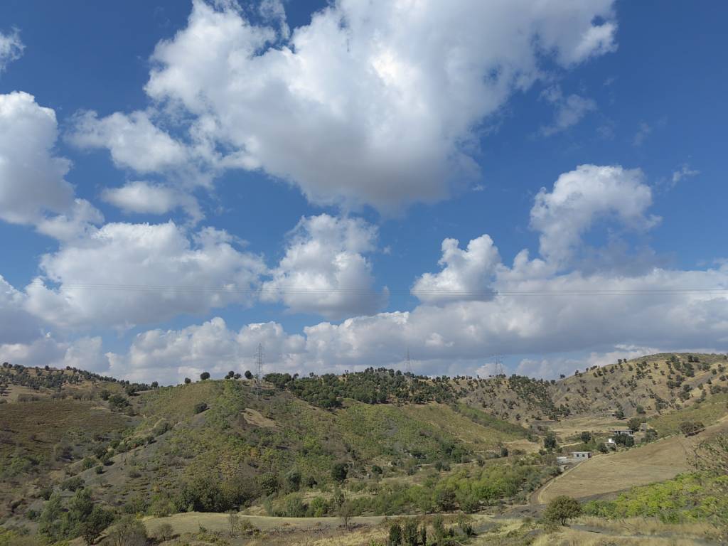 کولبران بارهایشان را زمین گذاشتند1