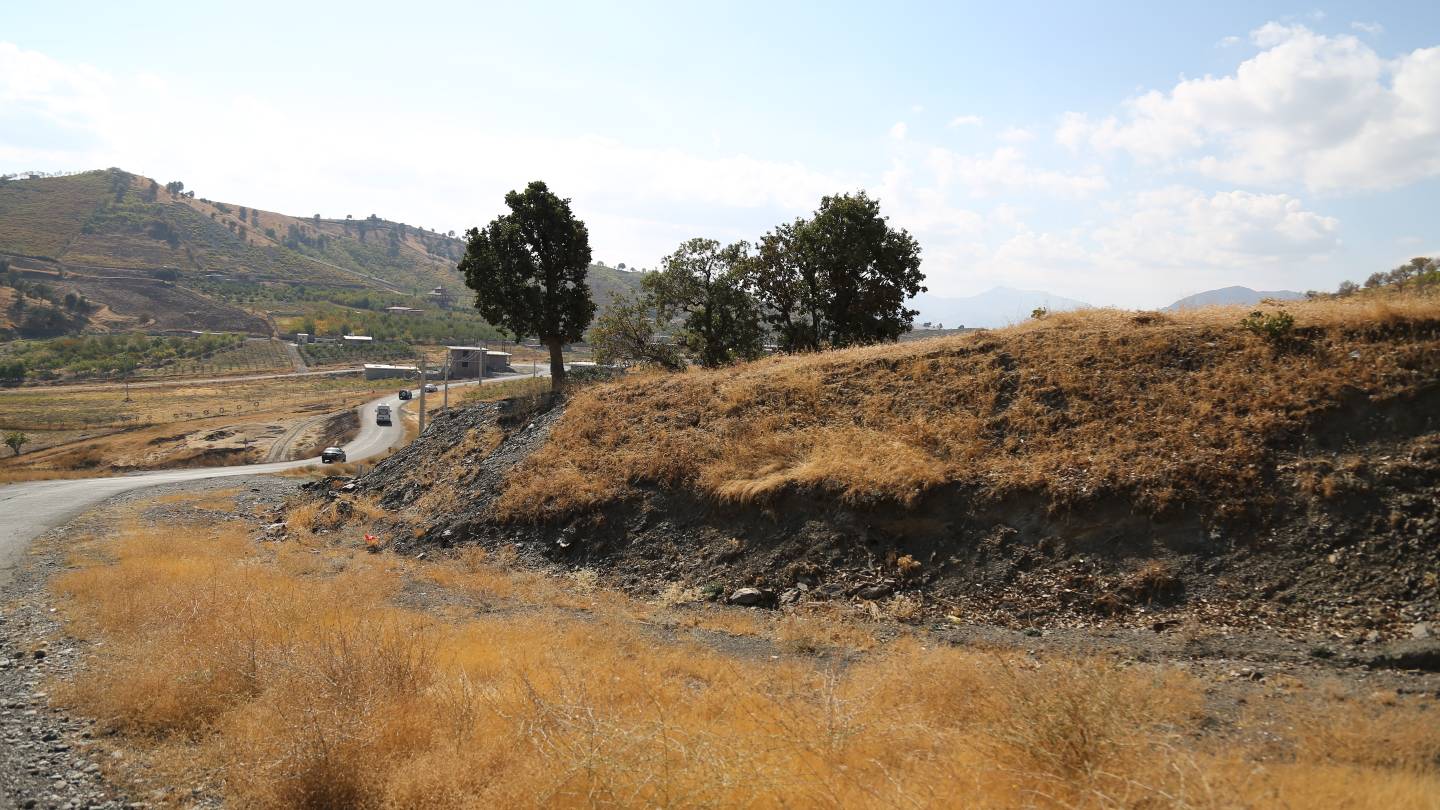 کولبران بارهایشان را زمین گذاشتند15