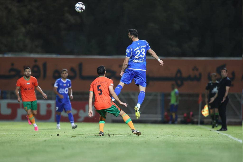 عکس| تغییر شماره یک بازیکن وسط بازی استقلال!