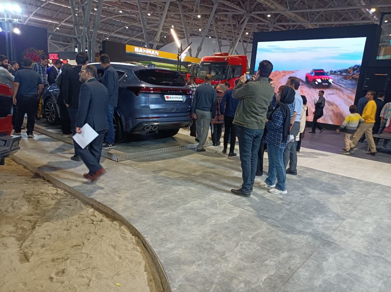 ماشین صنعتی فراگیر، الزام به روزسازی، جایگزینی آپشن ها و تکنولوژی روز است 10 نمایشگاه خودرو 4