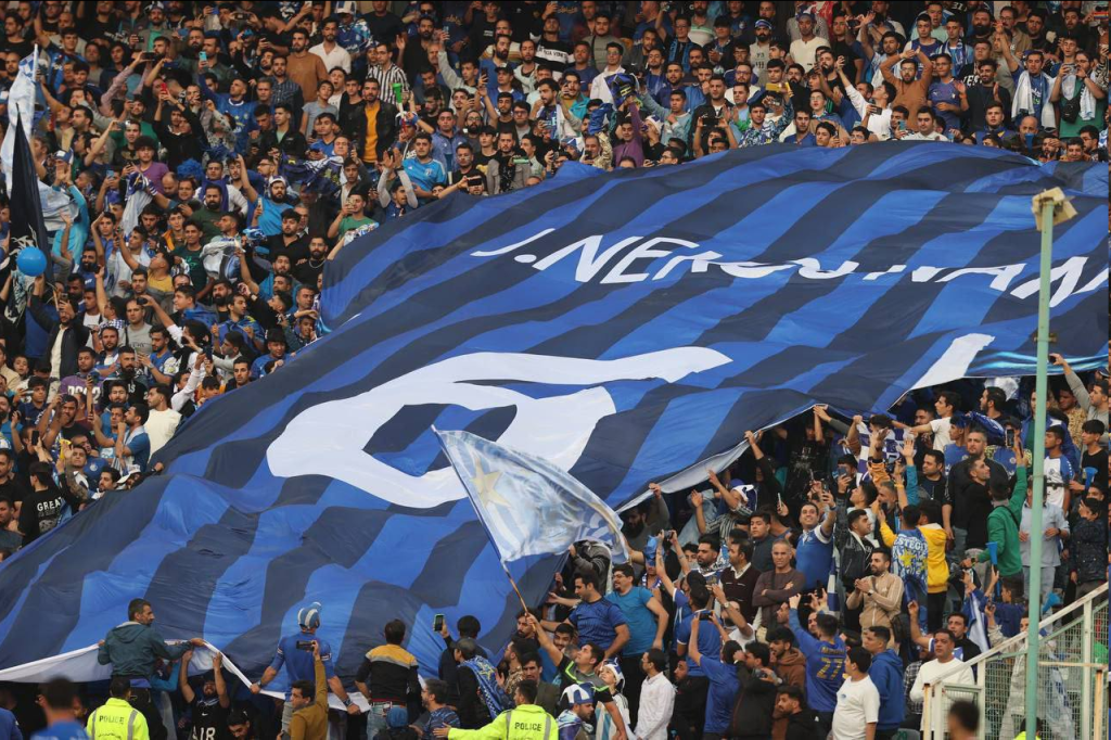 عکس|‌ پیراهن نکو روی سکوهای آزادی