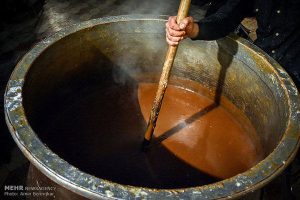 فرهنگسرای اشراق میزبان پویش مردمی همسایه و پخت سمنو در ایام فاطمیه