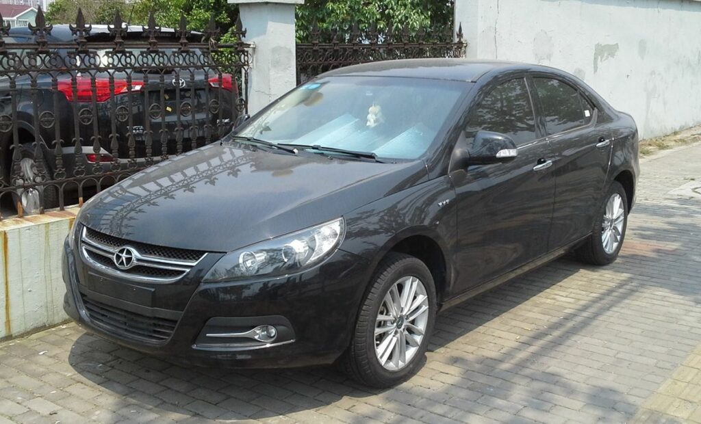 خرید خودروی چینی کارکرده با کمتر از یک میلیارد تومان بهصرفه است؟ + جدول 6 خرید خودرو چینی جک J5