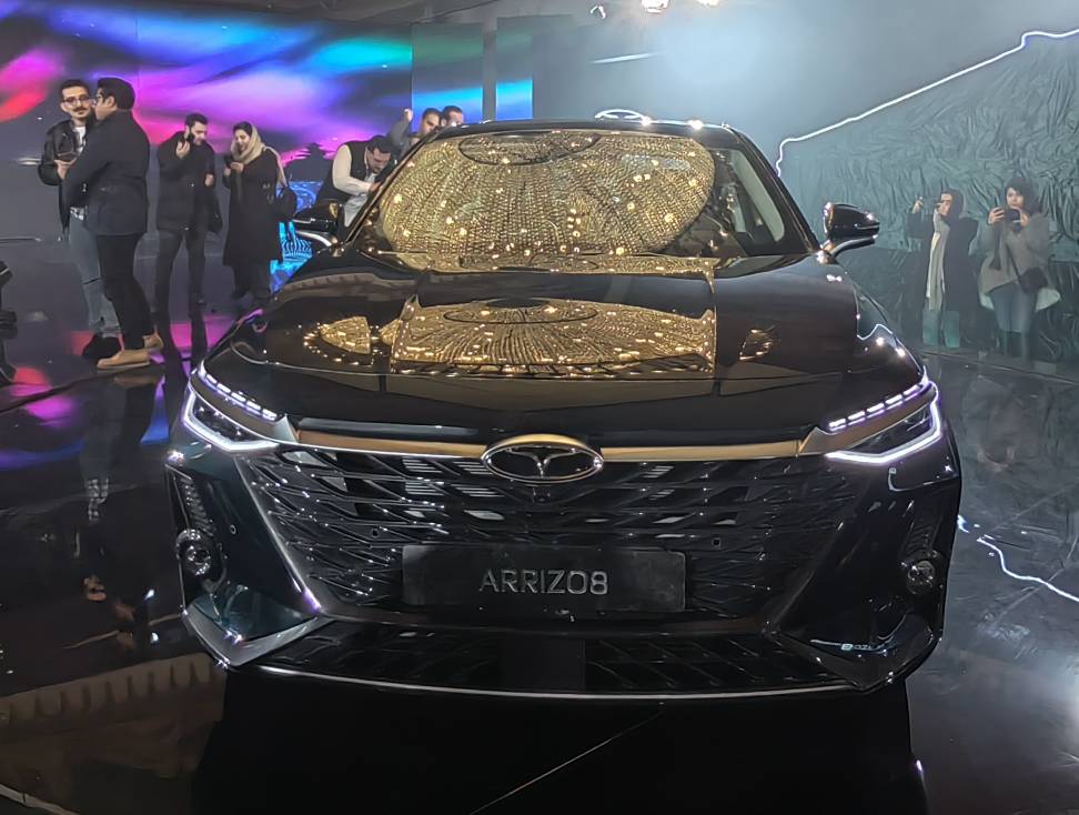 مدیران خودرو سدان جدید خود را با نام فونیکس آریزو 8 رونمایی کرد3