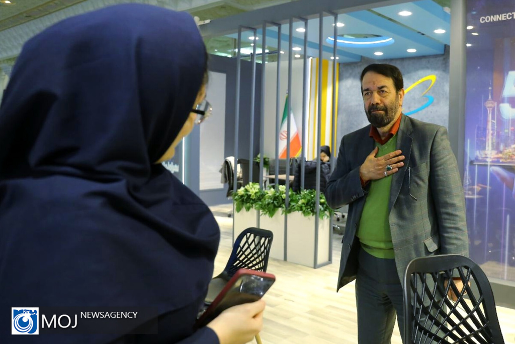 بازدید مدیر عامل خبرگزاری موج از نمایشگاه رسانه های ایرانی
