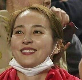 «سوسانو» در بین تماشاگران بازی کره جنوبی و استرالیا