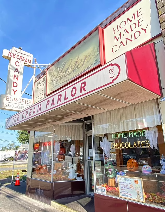 فروش رستوران سکانس آخر سریال «خانواده سوپرانو» به قیمت 82.6 هزار دلار 14 1709827884 446 فروش رستوران سکانس آخر سریال خانواده سوپرانو به قیمت 826