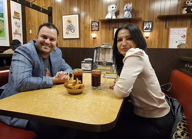 فروش رستوران سکانس آخر سریال «خانواده سوپرانو» به قیمت 82.6 هزار دلار 15 1709827884 728 فروش رستوران سکانس آخر سریال خانواده سوپرانو به قیمت 826