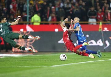 شک نکنید اگر صحنه آل کثیر برعکس می‌شد،برای استقلال پنالتی می‌گرفتند