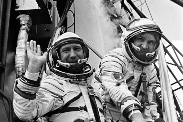 اولین راهپیمایی در فضا توسط الکسی لئونوف_دانشجو 7 1710789878 16 اولین راهپیمایی در فضا توسط الکسی لئونوف دانشجو.webp