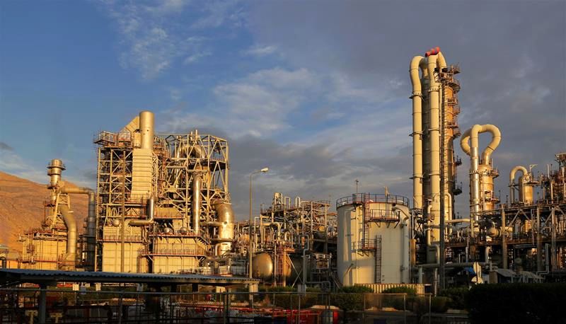 بانک ملی با عرضه سهام پتروشیمی شازند حمایت از تولید و بخش خصوصی را کلید زد