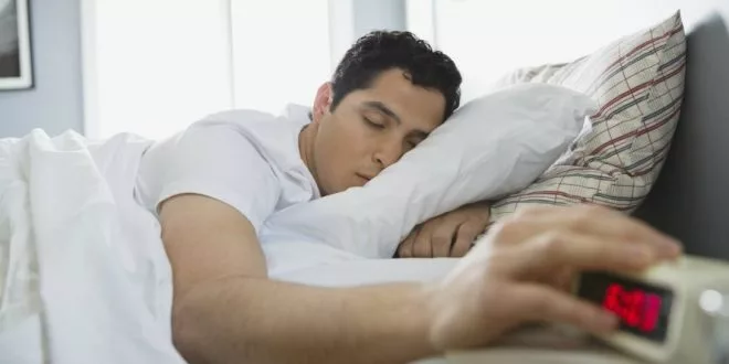 محققان می‌گویند دو شب کم‌خوابی علتاحساس پیری در افراد می‌شود دانشجو.webp