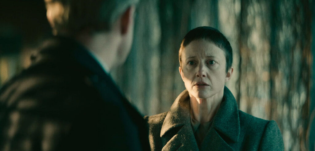 نقد سریال The Regime - داستان یک فروپاشی!_دانشجو 68 The Regime