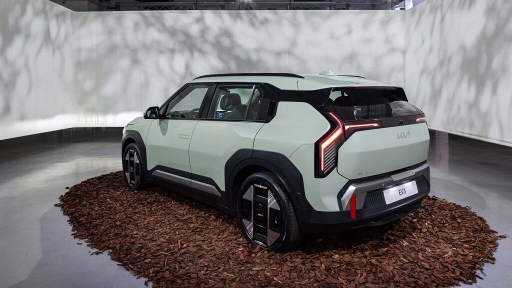 شاسی بلند برقی کیا EV3 در خارج از کره جنوبی اراعه خواهد شد_دانشجو 4 کیا EV3