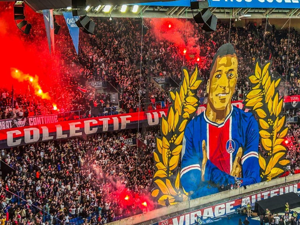 عکس‌| وداع تلخ امباپه با پاریس با دودستگی هواداران!