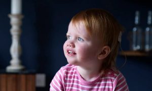 کودک 18 ماهه با یک ژن‌درمانی جدید، شنوایی خود را به دست آورد