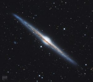 NGC 4565، کهکشانی در لبه