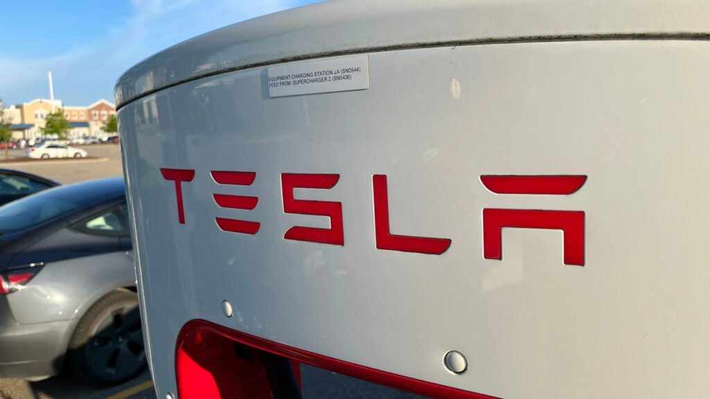 اراعه روبوتاکسی تسلا به گمان زیادً تا آبان تأخیر خورده است_دانشجو 4 تسلا