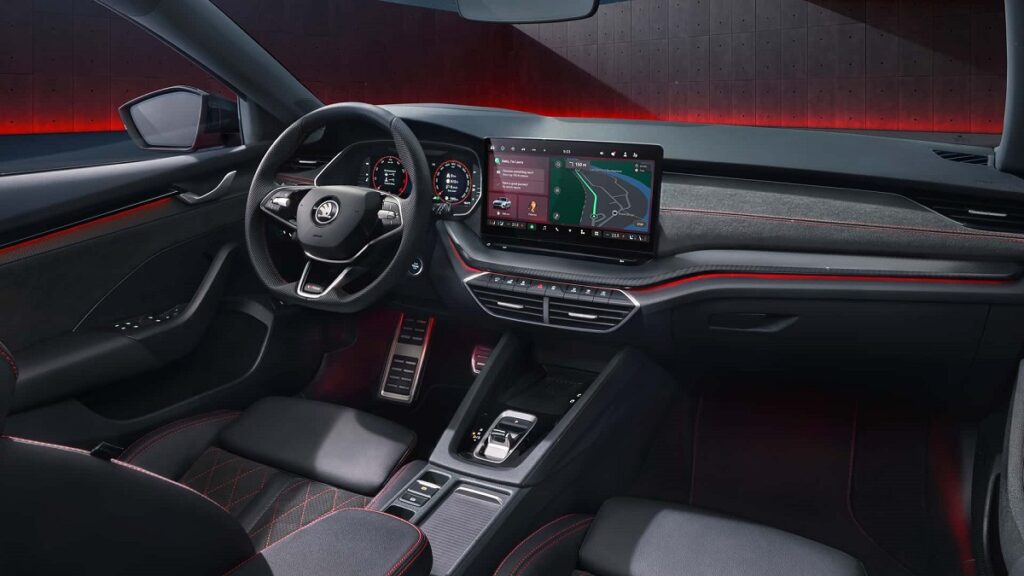 اشکودا اوکتاویا RS داخل بازار شد، خودرویی که از هیچ رقیبی نمیترسد!_دانشجو 4 کابین خودرو