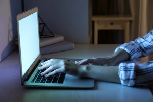 روشنایی نور موبایل و لامپ در شب می‌تواند خطر ابتلا به دیابت 2 را افزایش دهد