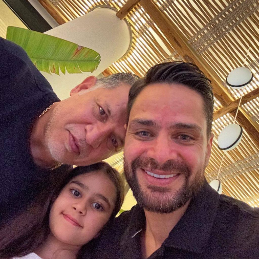 عکس | سلفی ستاره پرسپولیسی و دخترش با علی دایی