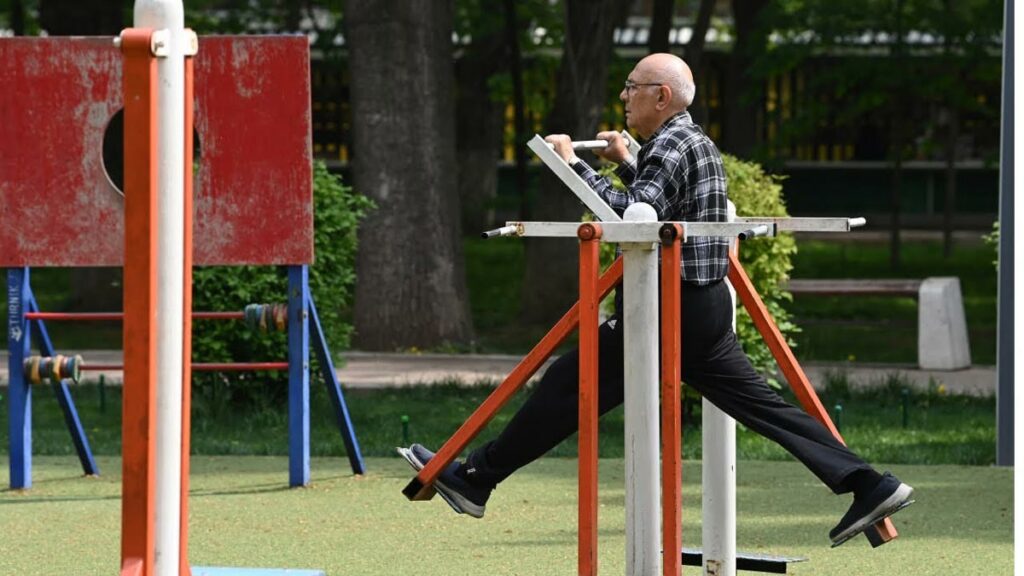 بهترین لوازم ورزشی پارک برای سالمندان