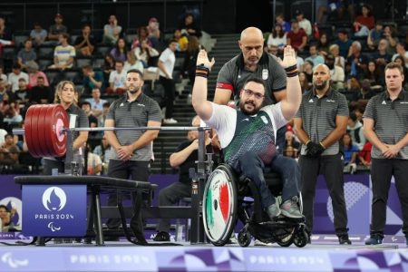 رستم ایران چهارمین طلای کاروان را به ارمغان آورد/ رکورد دنیا و پارالمپیک شکسته شد+ فیلم
