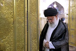 با حضور رهبر انقلاب مضجع مطهر حضرت امام رضا (ع) غبارروبی شد