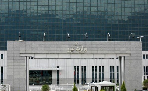 نشان دستگاه برتر کشور در حوزه استاندارد به وزارت نیرو رسید