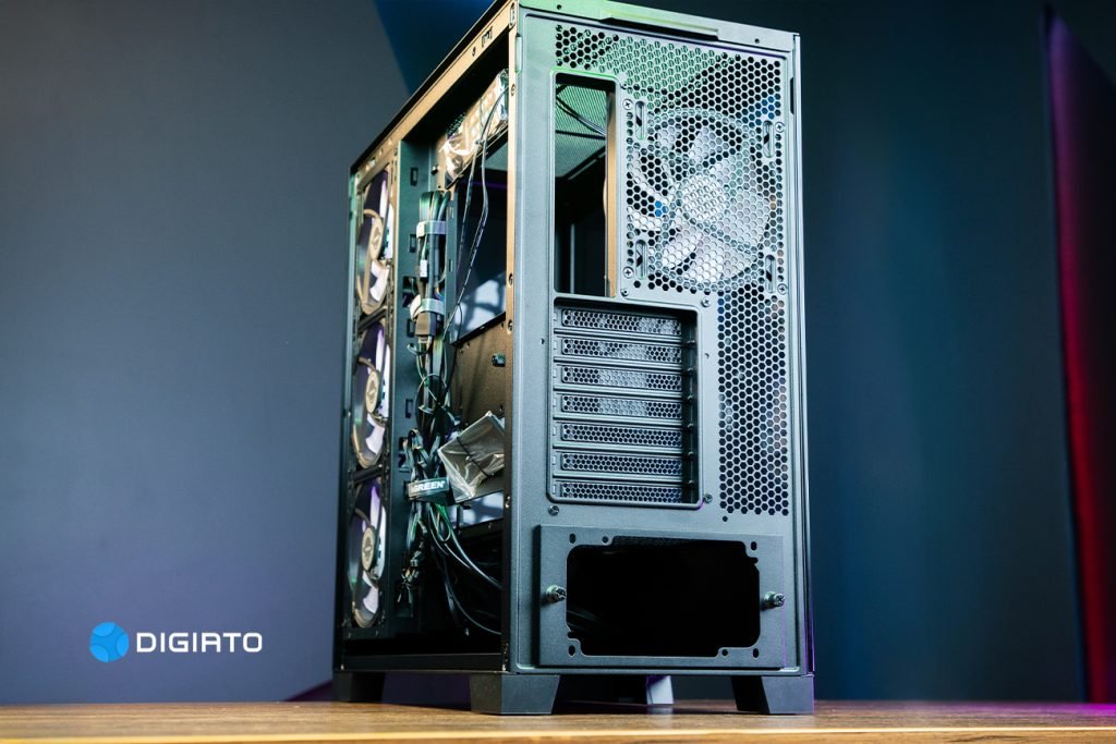 معارفه کیس گیمینگ گرین GRIFFIN G8: نخستین کیس آکواریومی گرین_دانشجو 32 کیس GRIFFIN G8