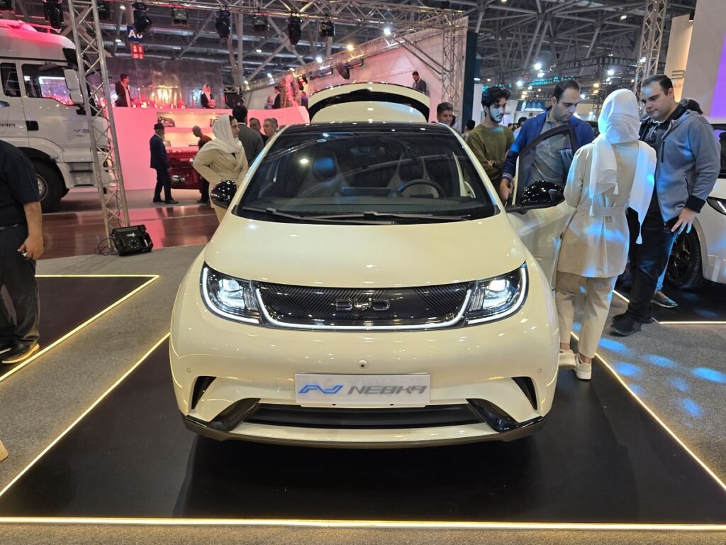 بی وای دی چین پلاس در نمایشگاه ماشین اصفهان 1403 رونمایی شد، محصول تازه نبکا_دانشجو 12 بیوایدی دلفین