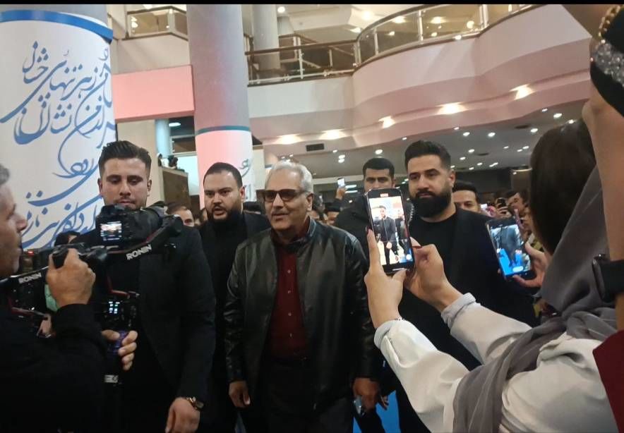 ورود هنرمندان به محل برگزاری جشن حافظ/ لحظه ورود شهاب حسینی به سالن+ فیلم