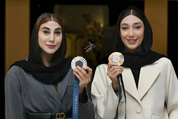 عکس| تیم منتخب سال ۲۰۲۴ فیفا در دست رئال مادرید_دانشجو 8 عکس | ناهید کیانی و مبینا نعمتزاده در موقعیتی جنجالی!