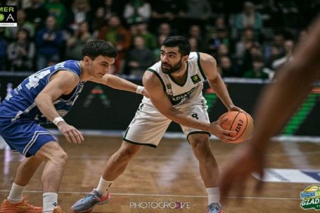 عکس | روز شگفت بیرانوند در قائمشهر؛ از دلارهای تقلبی تا اهدای پیراهن به یک پرسپولیسی! - خبرگزاری ورزش ایران_دانشجو 9 ستاره ایرانی پرامتیازترین بازیکن گلادیاتورها مقابل دوسلدورف