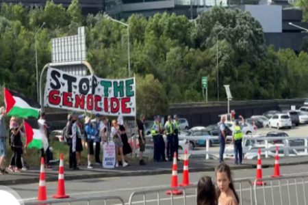 توقف مسابقه نماینده اسرائیل توسط حامیان فلسطین در اروپا