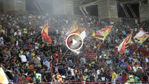 درگیری بازیکن تیم نساجی با توپ جمع کن بازی - خبرگزاری ورزش ایران