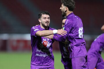 عکس | برای نخستین بار در ایران؛ ویدئوچک در سکوی داور! - خبرگزاری ورزش ایران_دانشجو 8 غیبت هافبک استقلالی در تقابل با پرسپولیس