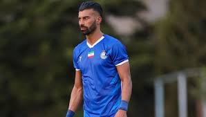 عکس | دعوا هواداران یزدی به اتوبوس سپاهان - خبرگزاری ورزش ایران_دانشجو 8 تمرین انفرادی رضاییان در چمن خالی سیروس قایقران!