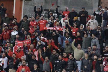 عکس | روز شگفت بیرانوند در قائمشهر؛ از دلارهای تقلبی تا اهدای پیراهن به یک پرسپولیسی! - خبرگزاری ورزش ایران_دانشجو 8 بیانیه تند تراکتور خطاب به مهدی تاج؛ ناعدالتی را از فوتبال ایران بزدایید!