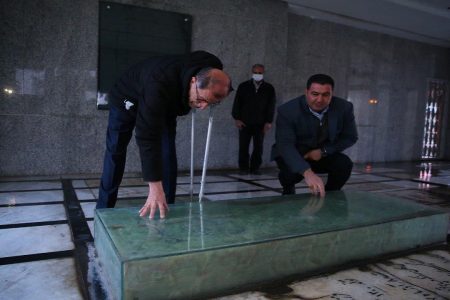 ادای احترام رئیس و سرپرست دبیرکلی کمیته ملی المپیک به روح جهان پهلوان تختی