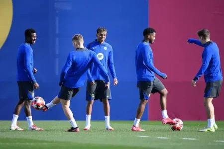 عکس | فرهاد مجیدی مرد مورد اعتمادش را به البطائح برد - خبرگزاری ورزش ایران_دانشجو 9 برنامه بارسا برای جبران غیبت در جام باشگاههای جهان