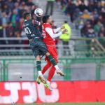 صحنه‌ای از بازی ذوب آهن و پرسپولیس